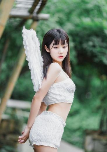 三个巴伐利亚女孩游巴黎