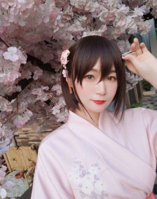 女生说疼男生越使劲的动漫