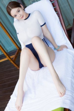 丝袜老师踩我的喷水