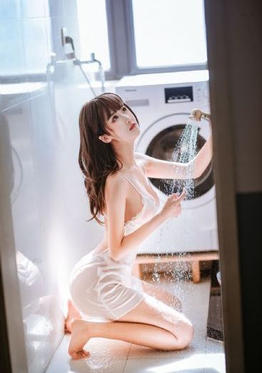 美女用手扒开自己下面