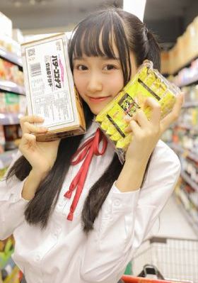 变成黑皮肤女孩和朋友在一起